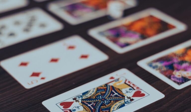 O Que São e Quando Ocorrem os Sinais de Mão no Blackjack?